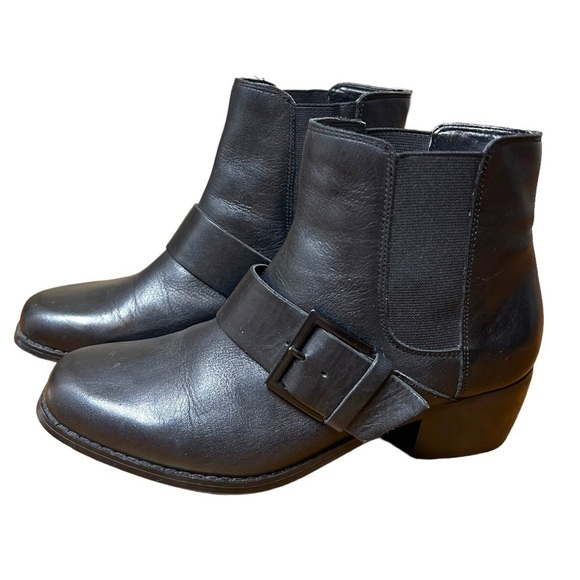 MARC Fisher Women's Pull On Black Leather Ankle Boots - Picture 3 of 7